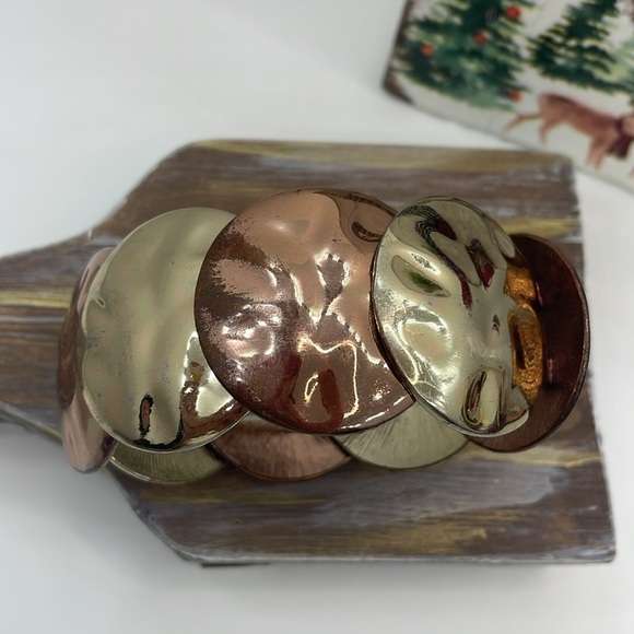 White House Black Market Two Tone stretch Hammered Circle Bracelet - Picture 4 of 9